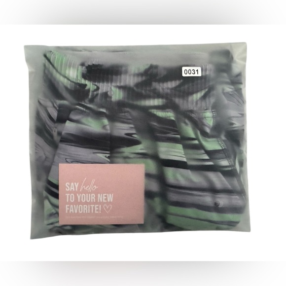 Lululemon Hotty Hot High-Rise Short 4" *Special Edition - Picture 6 of 6